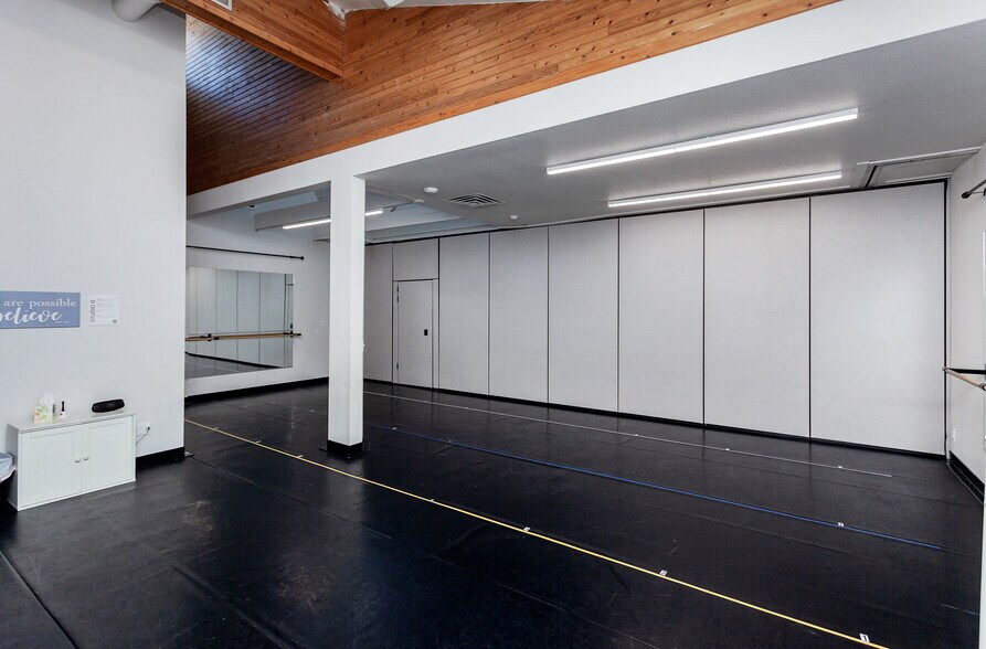 More Photos Of 1380 NE 66th Ave, Des Moines Flex For Sale