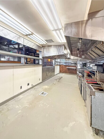 More Photos Of 594 NE Bellevue Ct, Bend Restaurant For Sale