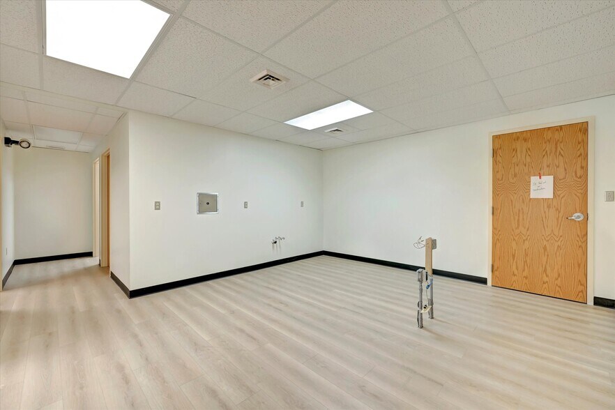 More Photos Of 1614 25th St, Bedford Medical For Lease