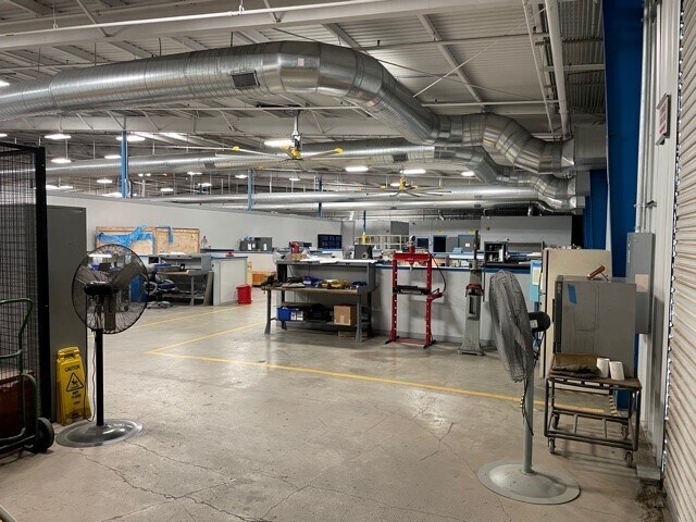 More Photos Of 919 W Mayfield Rd, Arlington Warehouse For Lease