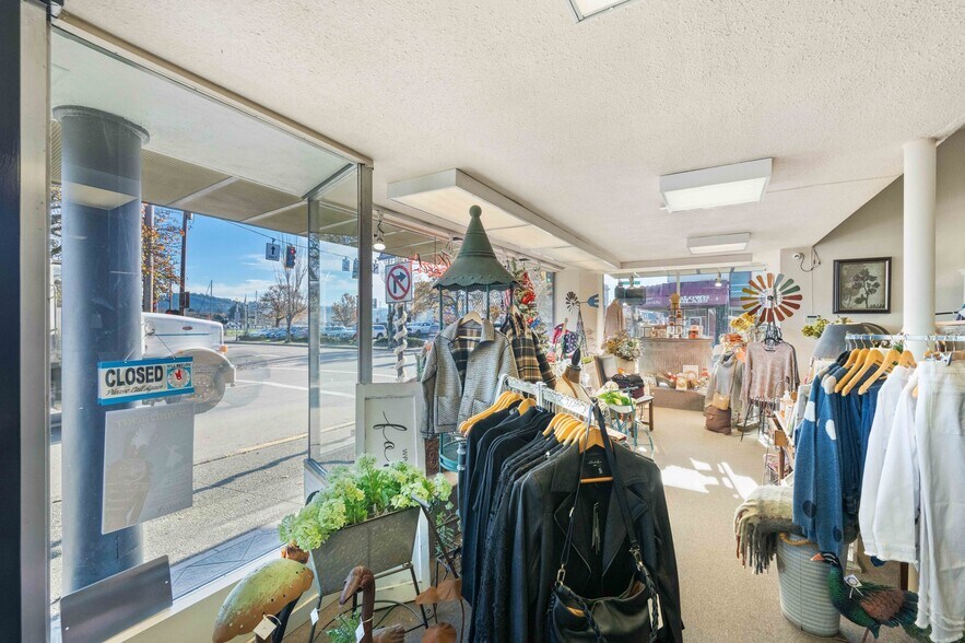 More Photos Of 171 S Broadway, Coos Bay General Retail For Sale