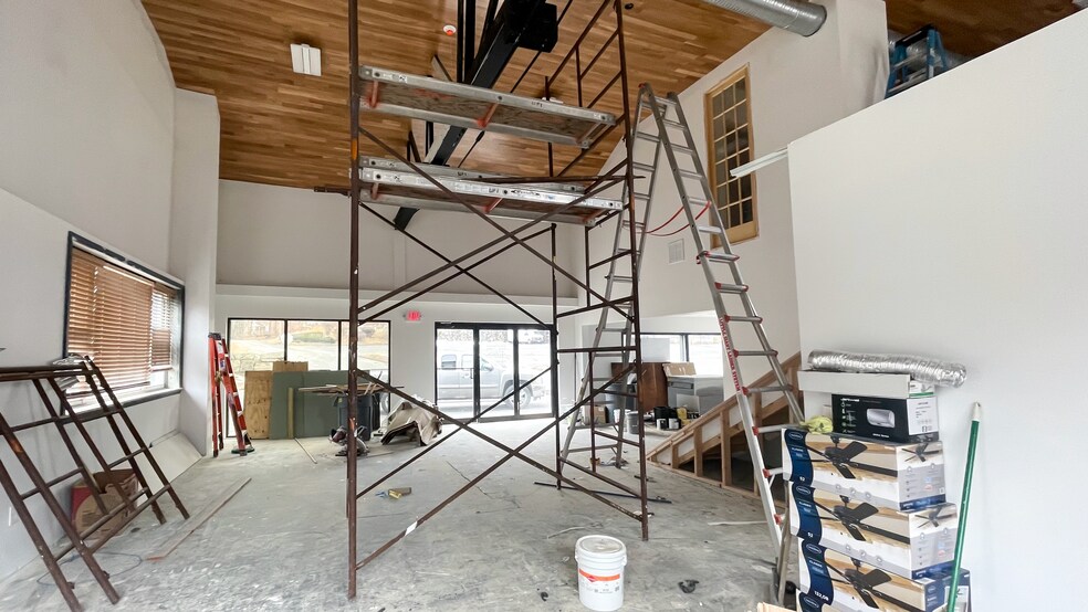 More Photos Of 554 Main St, Oakville Storefront Retail Office For Lease