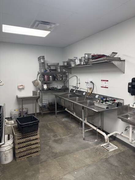 More Photos Of 5681 Nevius Rd, Mobile Restaurant For Lease