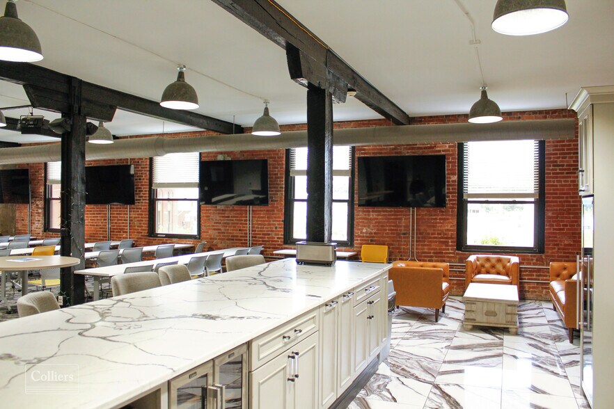 More Photos Of 10-12 Bedford Sq, Pittsburgh Loft Creative Space For Sale