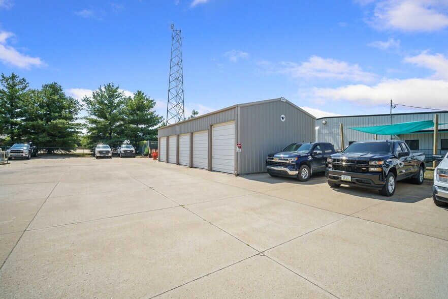 More Photos Of 1801 N 13th Ave E, Newton Flex For Lease