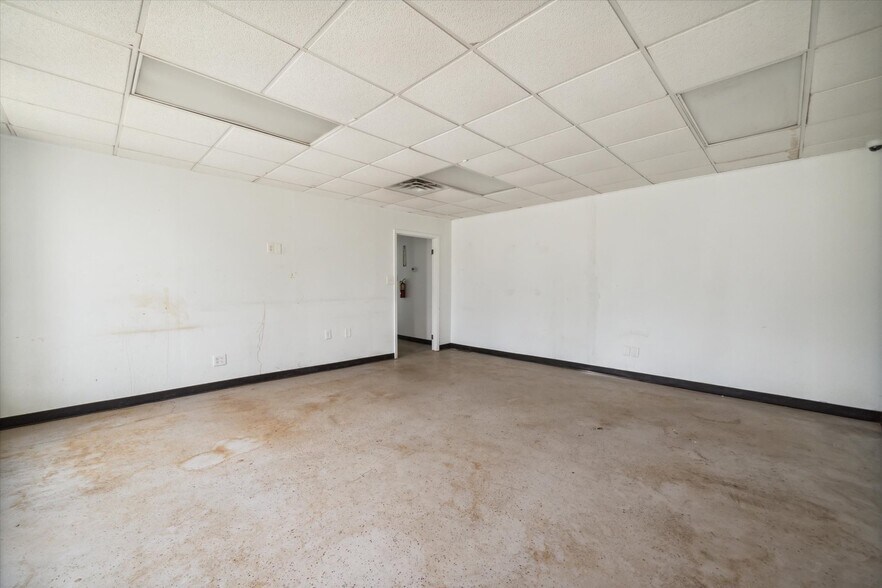 More Photos Of 16811 Stephens, Eastpointe Industrial For Sale