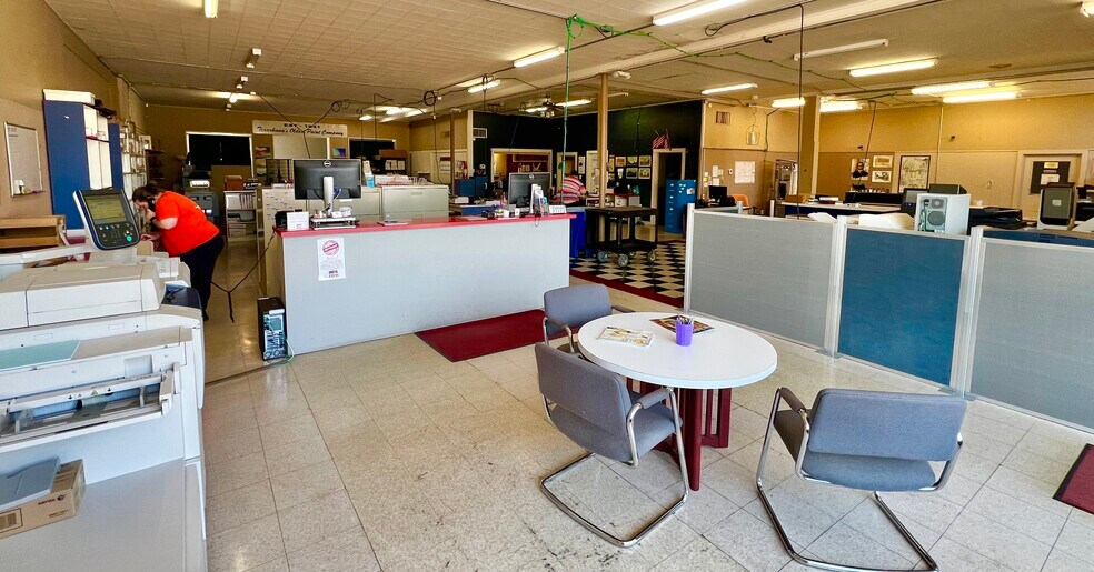 More Photos Of 2121 N State Line Ave, Texarkana Freestanding For Sale