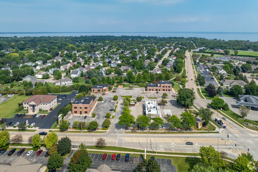 More Photos Of 1526 S Commercial St, Neenah Storefront Retail Office For Lease