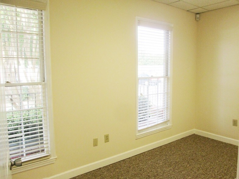 More Photos Of 3867 Holcomb Bridge Rd, Peachtree Corners Office For Lease