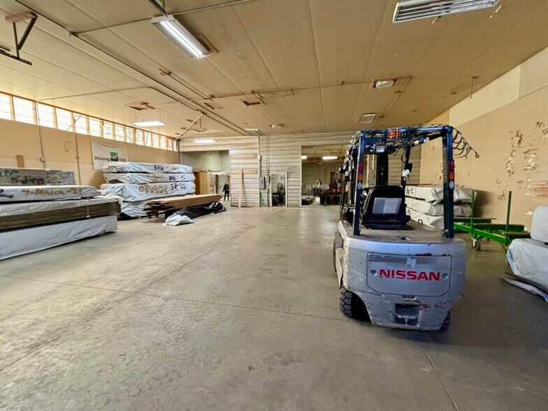 More Photos Of 412 E Railroad Ave N, Manhattan Warehouse For Sale
