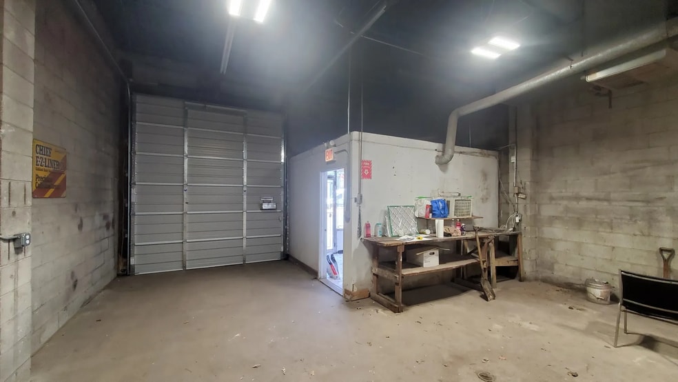 More Photos Of 4251 N Western Ave, Chicago General Retail For Lease