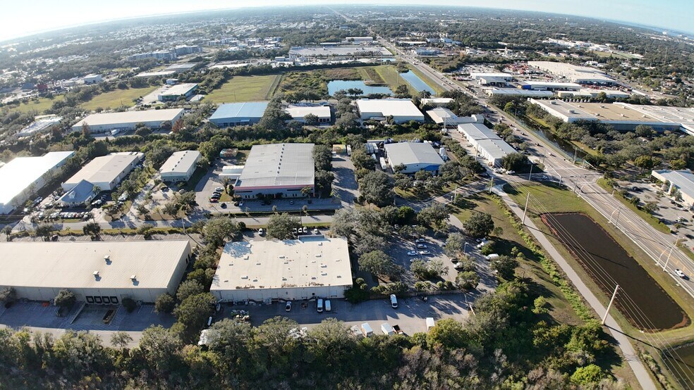 More Photos Of 4515 E 19th St, Bradenton Light Manufacturing For Lease