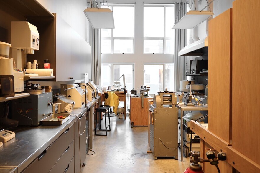 More Photos Of 332-342 8th Av W, Vancouver Office For Sale