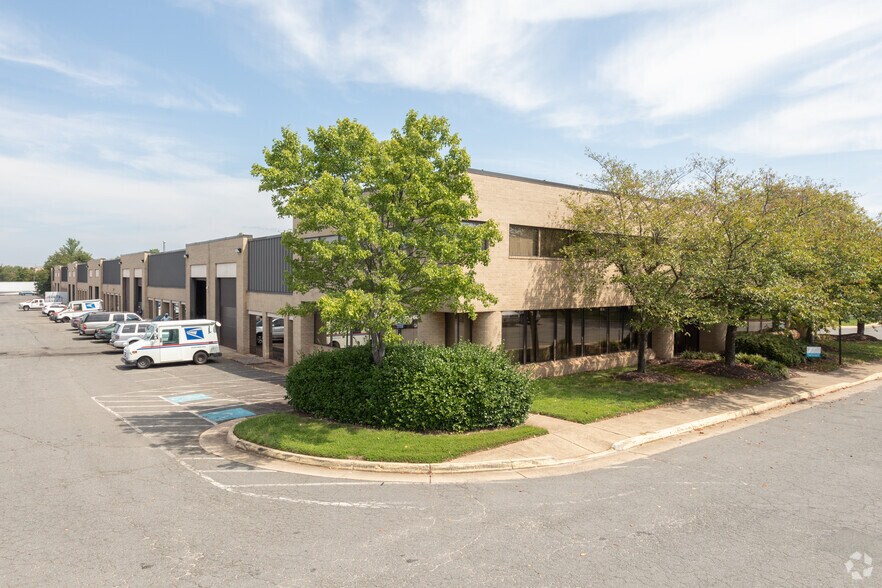 More Photos Of 4124 Walney Rd, Chantilly Research And Development For Lease