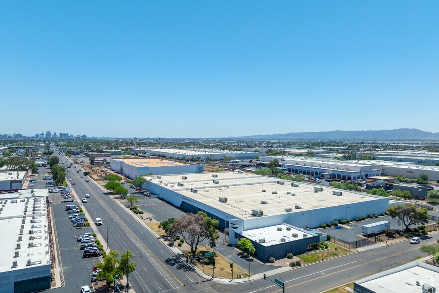 More Photos Of 3865 W Van Buren St, Phoenix Distribution For Lease