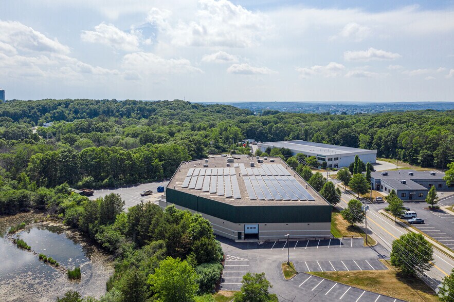 More Photos Of 1275 Park East Dr, Woonsocket Light Distribution For Lease