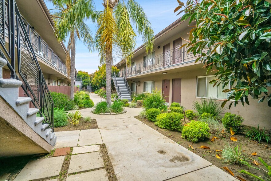 More Photos Of 6225 Reseda Blvd, Tarzana Apartments For Sale