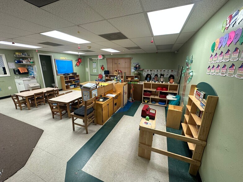More Photos Of 90 S Doverplum Ave, Kissimmee Schools For Lease