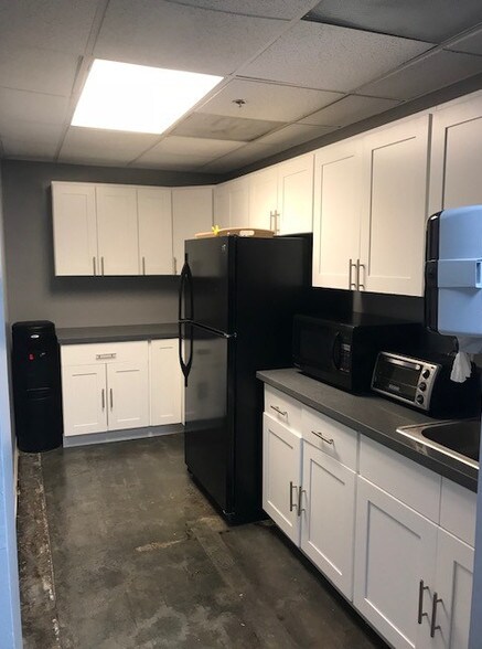 More Photos Of 1919 Vineburn Ave, Los Angeles Warehouse For Lease