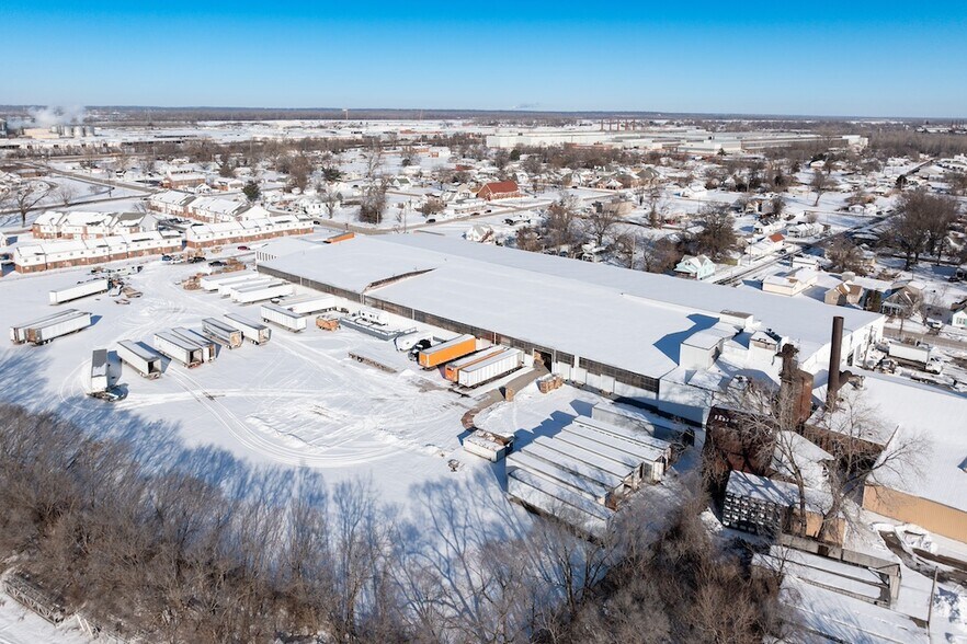 More Photos Of 1200 Bissell St, Venice Warehouse For Sale