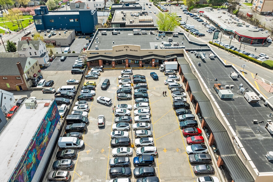 More Photos Of 1638-1642 Schlosser St, Fort Lee Unknown For Lease