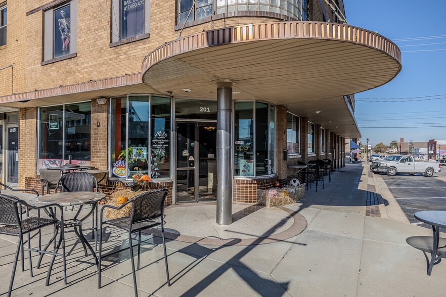 More Photos Of 201 W Commercial St, Lebanon Office For Sale
