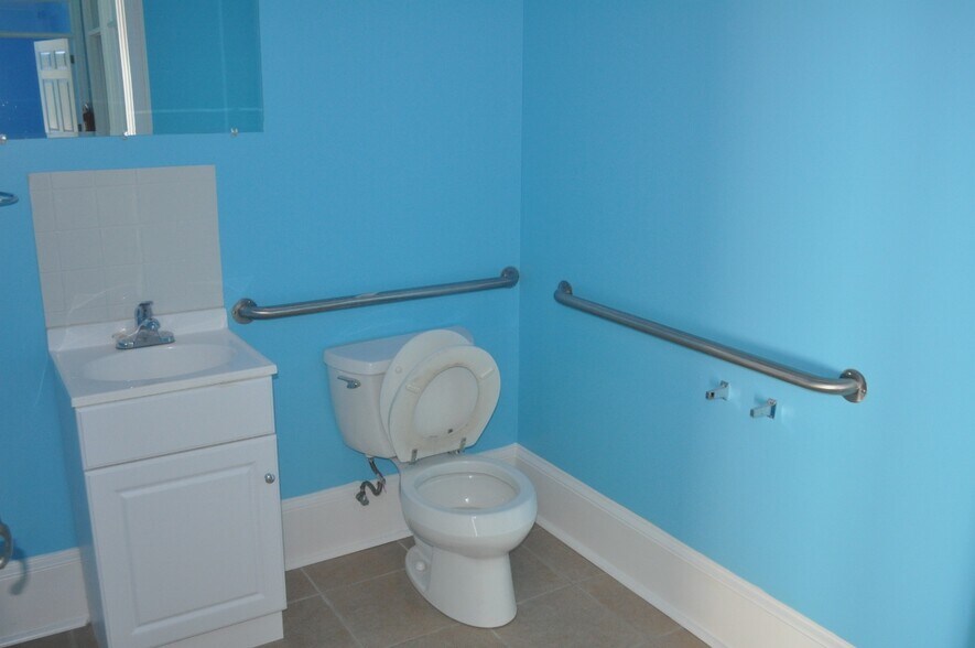 More Photos Of 4330 S Lee St, Buford Medical For Lease