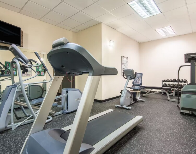 More Photos Of 2804 N Main St, Altus Hotel For Sale