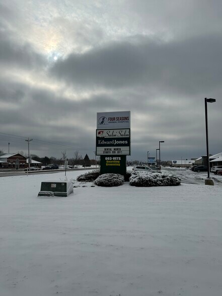 More Photos Of 10610-10624 Randolph St, Crown Point Medical For Lease