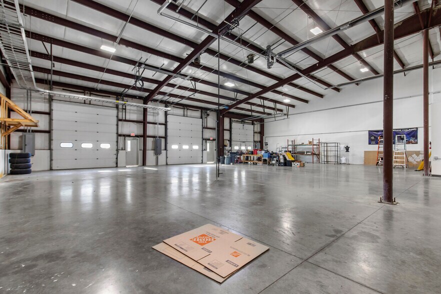More Photos Of 13 Parkway Dr, Plainfield Warehouse For Lease
