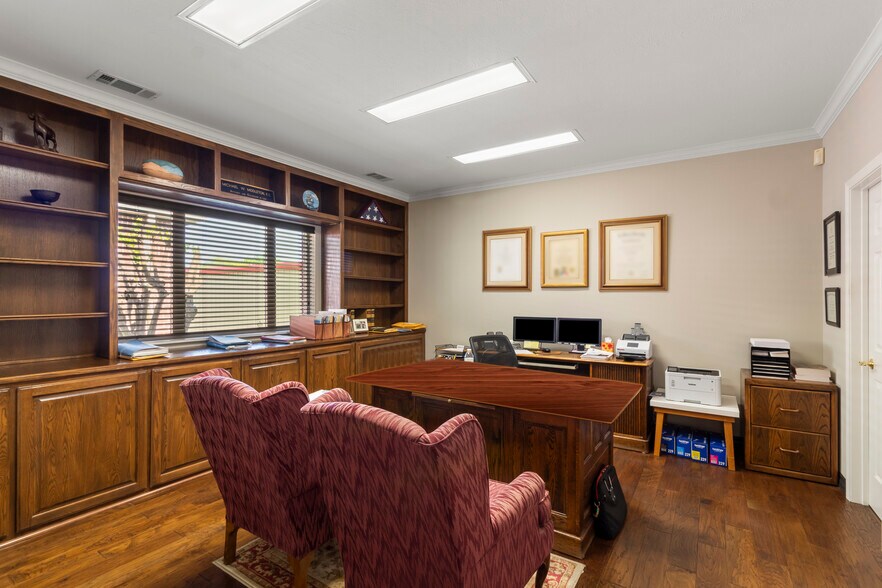 More Photos Of 3330 Longmire Dr, College Station Office For Sale