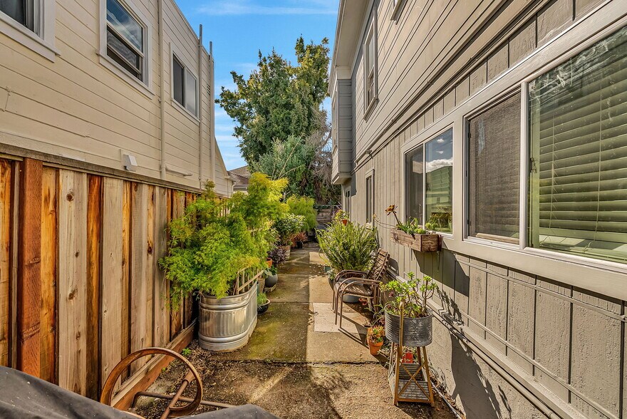 More Photos Of 573 59th St, Oakland Apartments For Sale