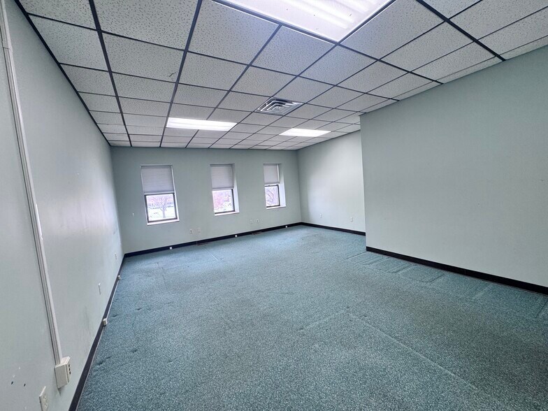 More Photos Of 217 N Randolph St, Macomb Office For Sale