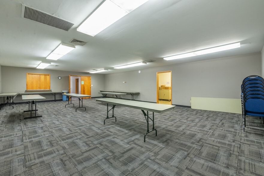 More Photos Of 210 W Spring St, Freeport Office For Sale