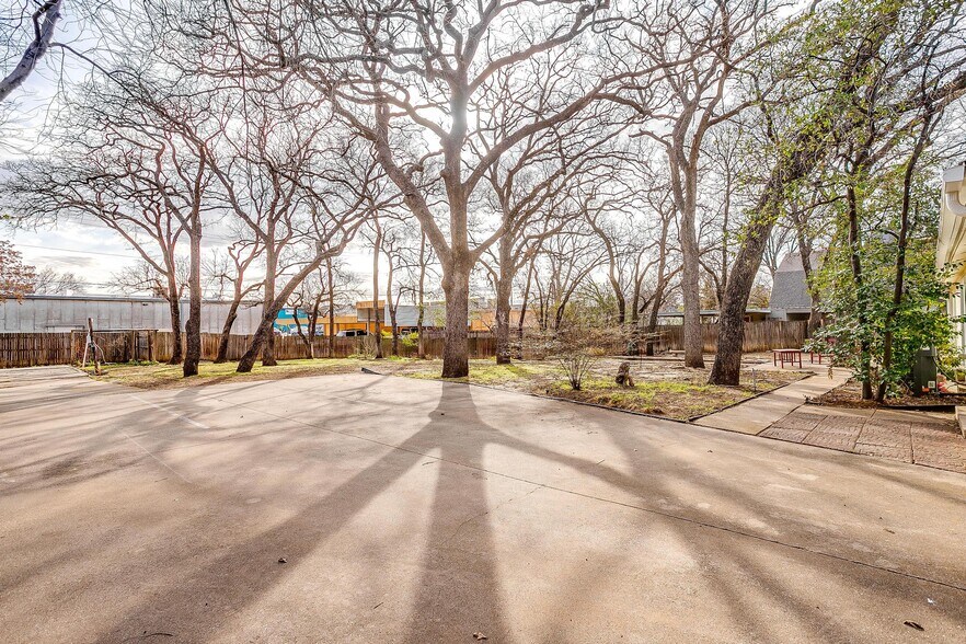 More Photos Of 2418 Cales Dr, Arlington Office Residential For Sale