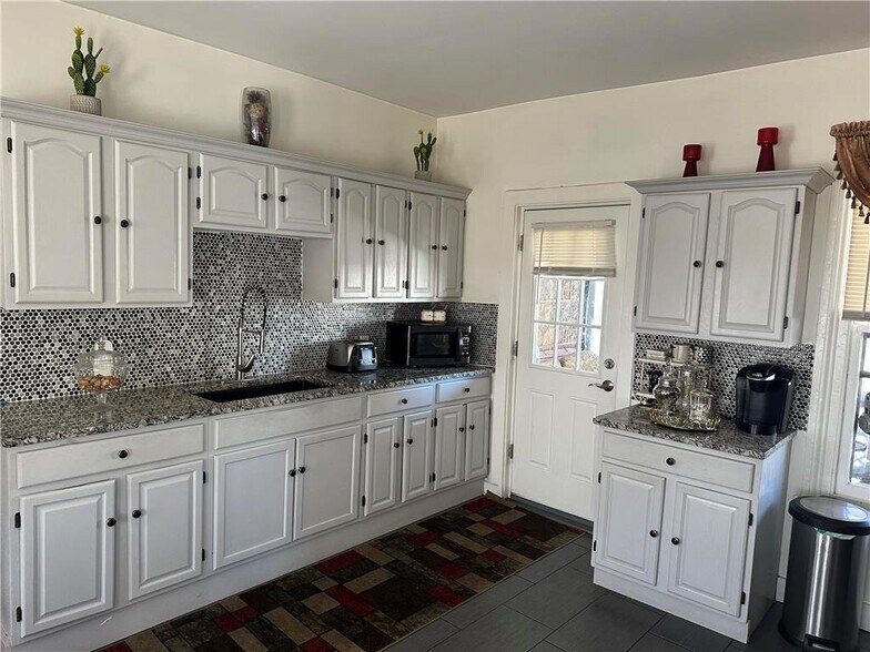 More Photos Of 7 Lehigh St, Catasauqua Restaurant For Sale