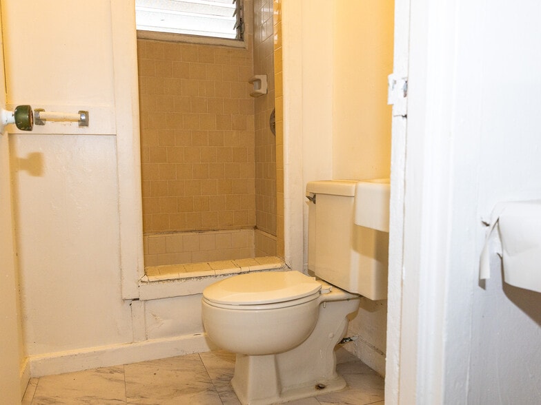 More Photos Of 1420 Wilder Ave, Honolulu Apartments For Sale