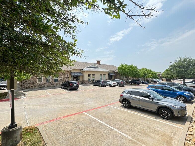 More Photos Of 1011 Surrey Ln, Flower Mound Office For Lease