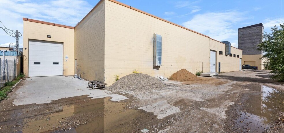 More Photos Of 461 Athabasca St E, Moose Jaw Warehouse For Lease