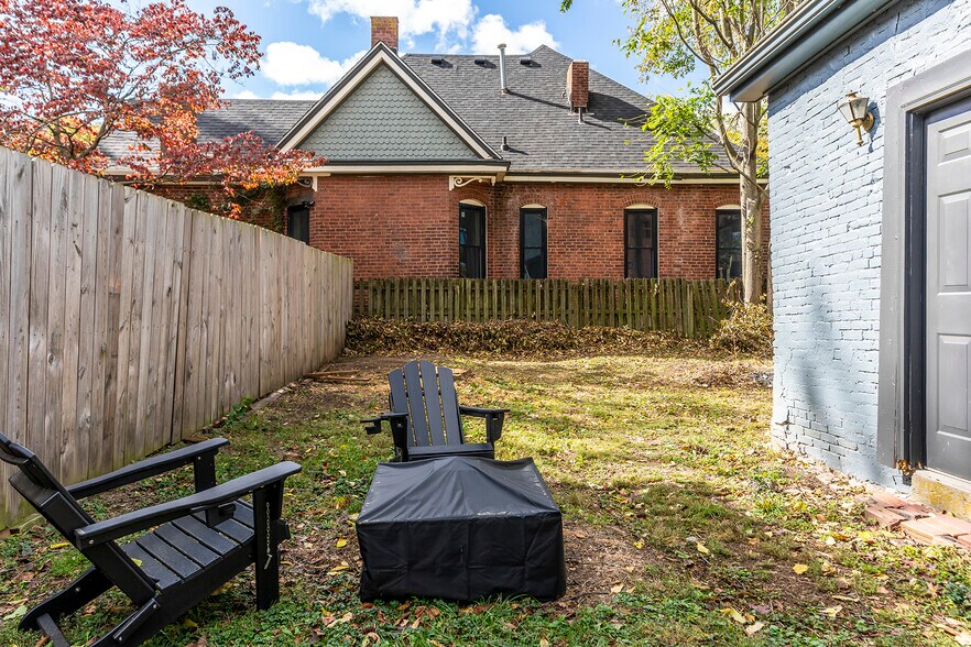 More Photos Of 302 W High St, Lexington Office Residential For Sale
