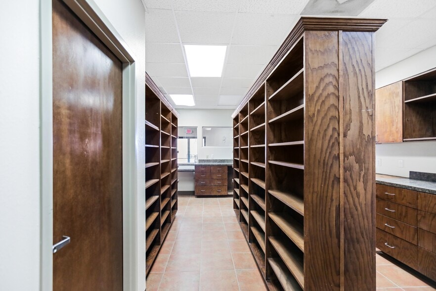 More Photos Of 802 E Expressway 83, La Joya General Retail For Sale