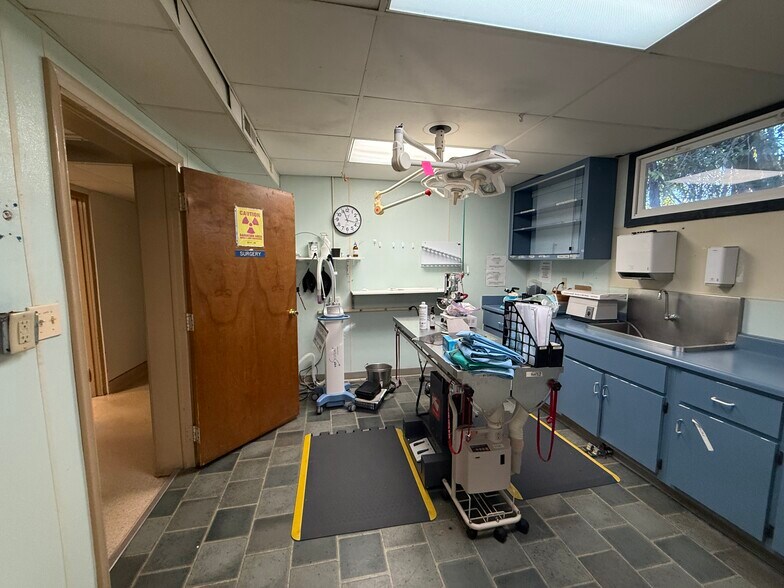 More Photos Of 3309 Bragg Blvd, Fayetteville Veterinarian Kennel For Lease