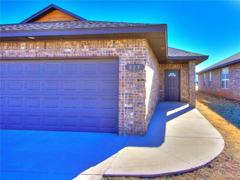 More Photos Of 810 Aspen Dr, Kingfisher Apartments For Sale