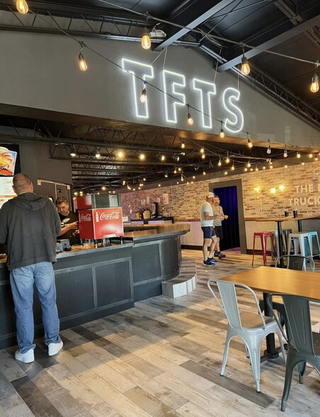 More Photos Of 1417 NE 26th St, Wilton Manors Restaurant For Lease