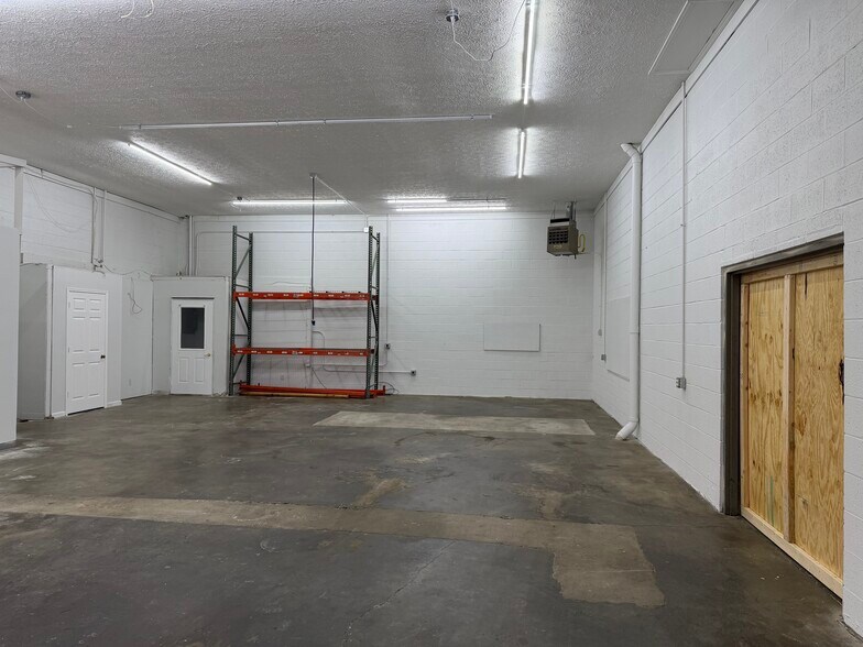 More Photos Of 207 Big Run Rd, Lexington Warehouse For Lease