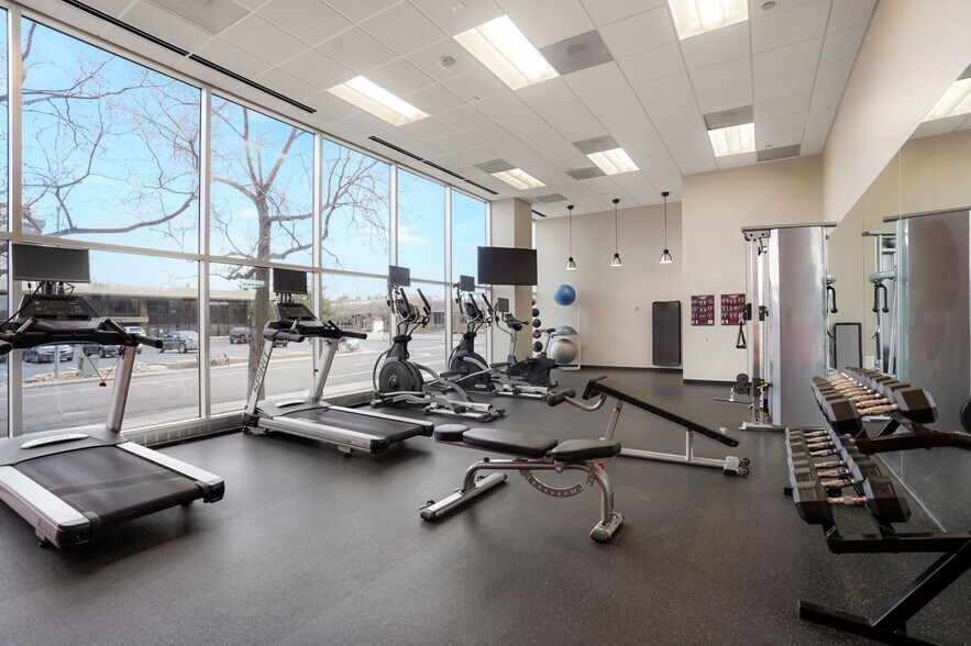 More Photos Of 501 S Cherry St, Denver Office For Sale