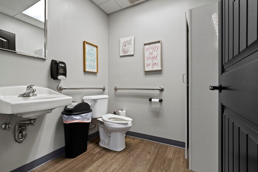 More Photos Of 2134 Holiday Ln, Franklin Medical For Sale