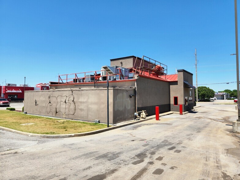 More Photos Of 11122 E 21st St, Tulsa Restaurant For Sale
