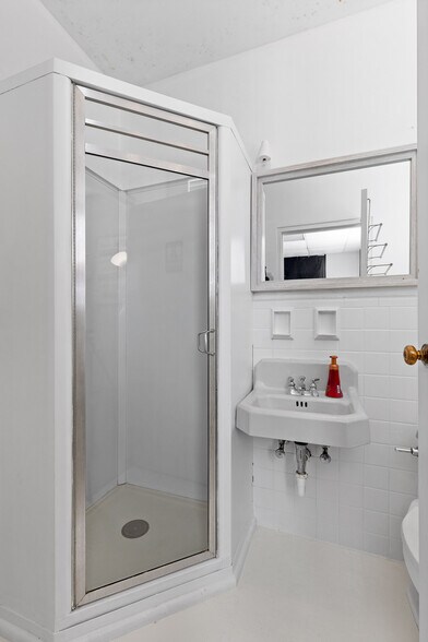 More Photos Of 118 Howard St, Rossville Medical For Sale