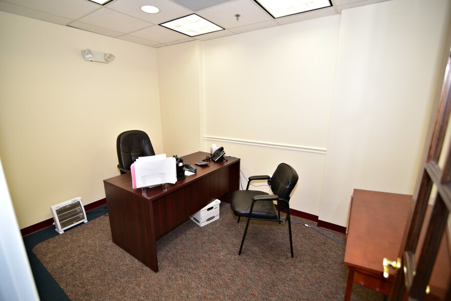 More Photos Of 70 Industrial Park Dr, Waldorf Warehouse For Lease